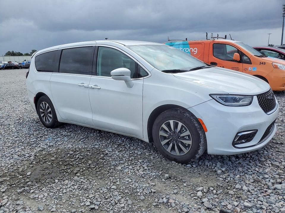Photo 4 from auction – 2022 CHRYSLER PACIFICA with VIN 2C4RC1L70NR207322