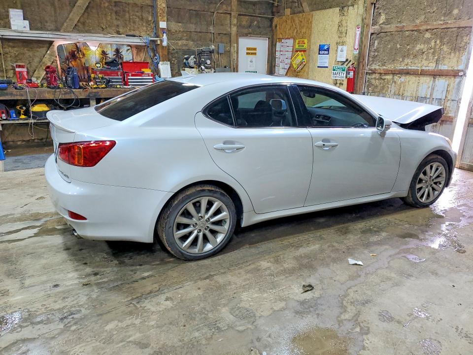 Photo 3 from auction – 2010 LEXUS IS with VIN JTHCF5C28A2032950