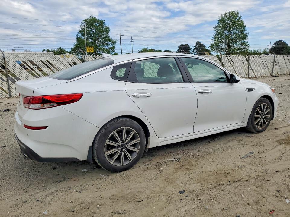 Photo 3 from auction – 2019 KIA OPTIMA with VIN 5XXGT4L30KG375519