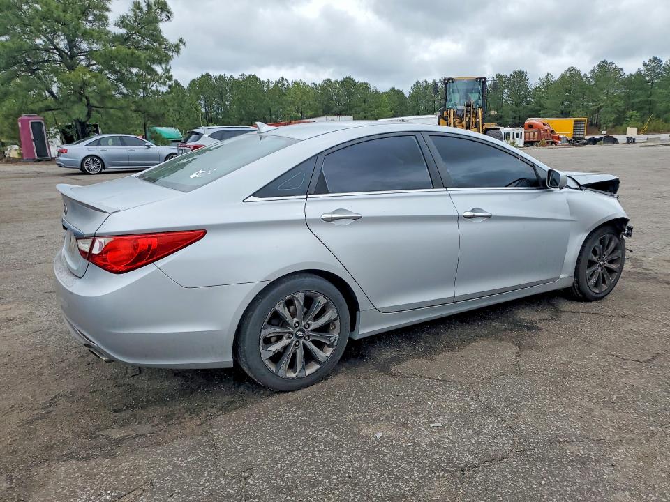 Photo 3 from auction – 2011 HYUNDAI SONATA with VIN 5NPEC4AC0BH224436