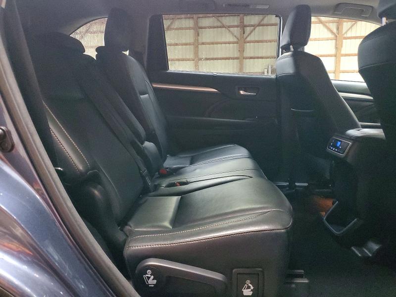Photo 11 from auction – 2017 TOYOTA HIGHLANDER with VIN 5TDJZRFH1HS514377