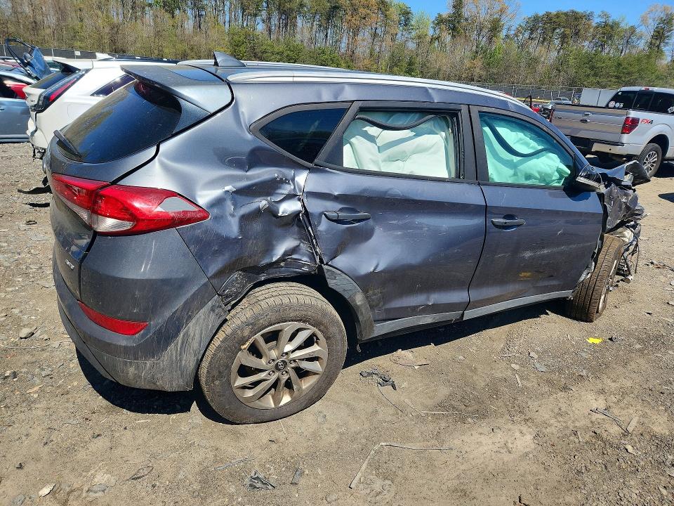 Photo 3 from auction – 2017 HYUNDAI TUCSON with VIN KM8J3CA49HU450180