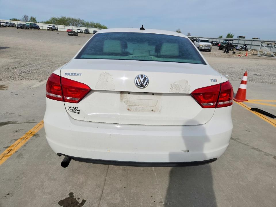 Снимка 6 от търг – 2015 VOLKSWAGEN PASSAT с VIN 1VWAS7A33FC114143