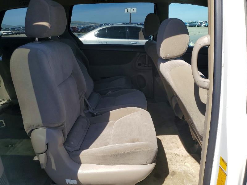 Photo 11 from auction – 2005 TOYOTA SIENNA with VIN 5TDZA23C45S254028