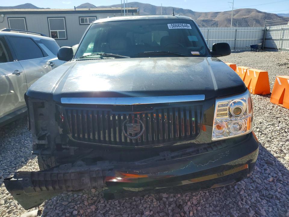 Photo 5 from auction – 2002 CADILLAC ESCALADE with VIN 1GYEK63N32R147609