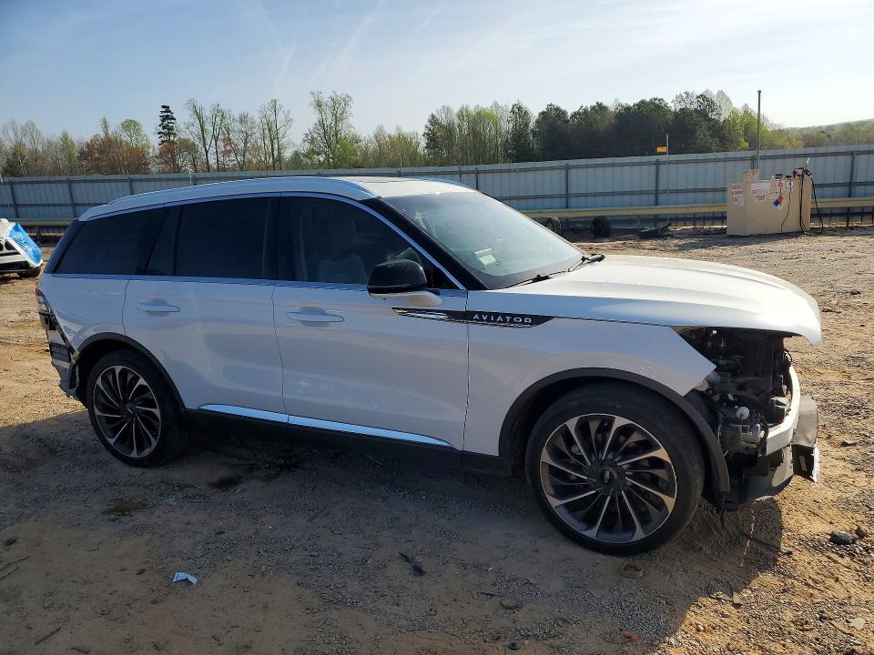 Photo 4 from auction – 2020 LINCOLN AVIATOR with VIN 5LM5J7XC4LGL19482