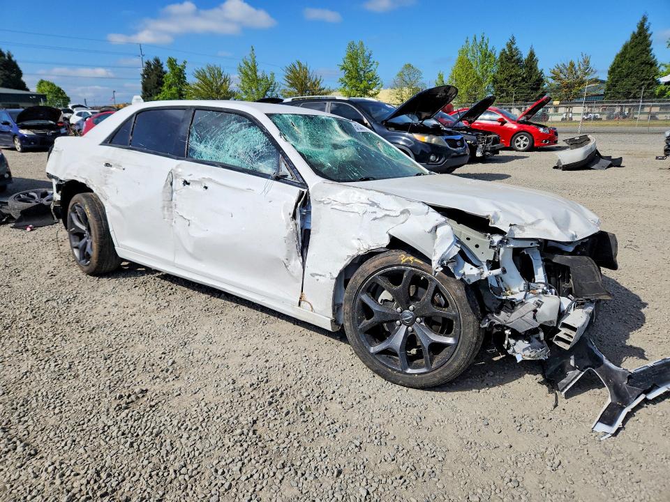 Photo 4 from auction – 2022 CHRYSLER 300 with VIN 2C3CCADG9NH131128