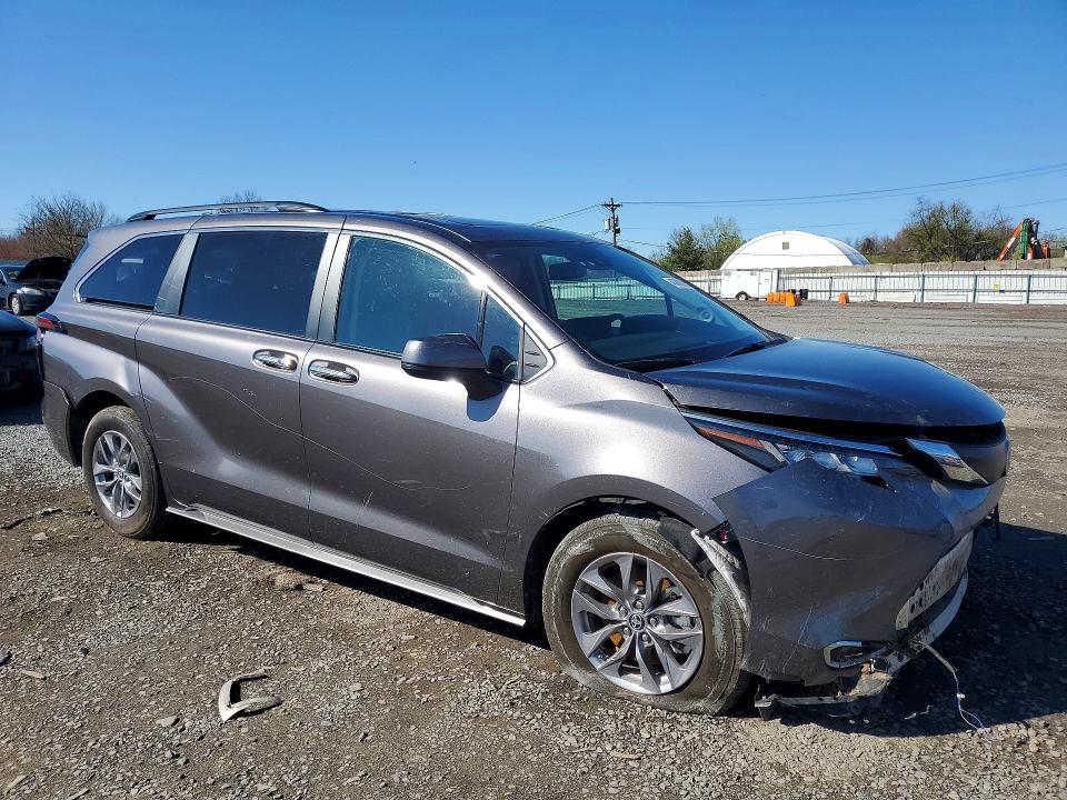 Снимка 4 от търг – 2022 TOYOTA SIENNA с VIN 5TDJSKFC1NS068825