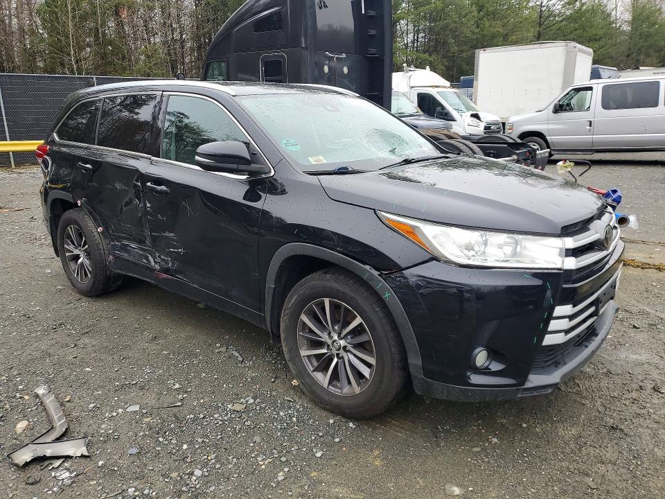 Photo 4 from auction – 2017 TOYOTA HIGHLANDER with VIN 5TDJZRFH1HS509924