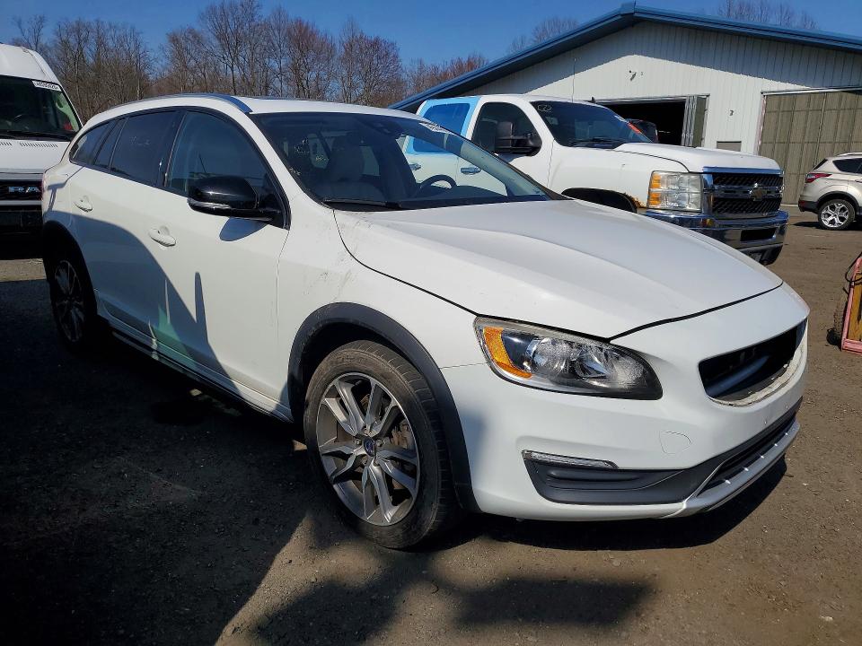 Photo 4 from auction – 2015 VOLVO V60 CROSS COUNTRY with VIN YV4612HK1F1000646