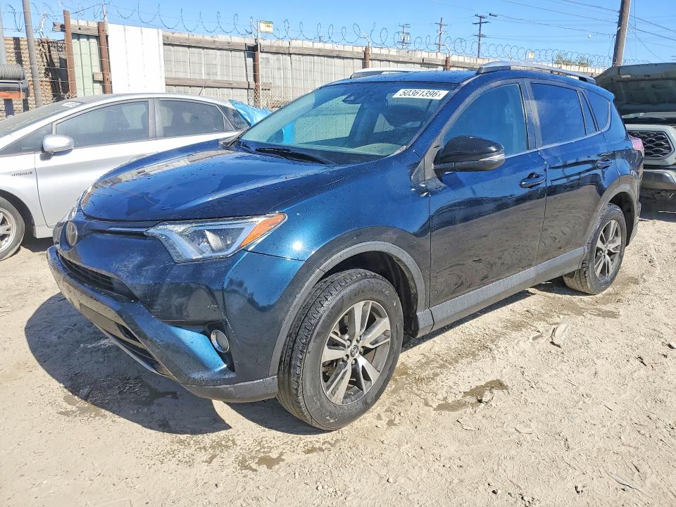 TOYOTA RAV4 2017 con VIN JTMWFREVXHD105019 - Foto de la subasta