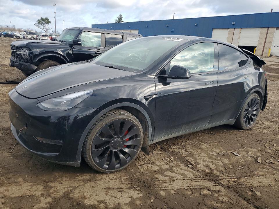 TESLA MODEL Y 2023 con VIN 7SAYGDEF8PF811465 - Foto de la subasta