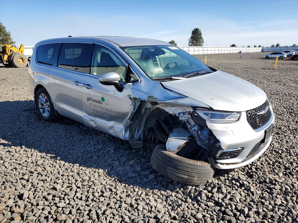 Снимка 4 от търг – 2023 CHRYSLER PACIFICA с VIN 2C4RC3BG8PR593472