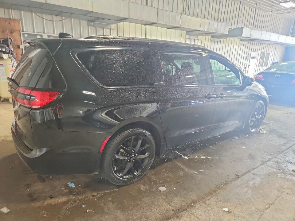 Photo 3 from auction – 2025 CHRYSLER PACIFICA with VIN 2C4RC1GG7SR537884