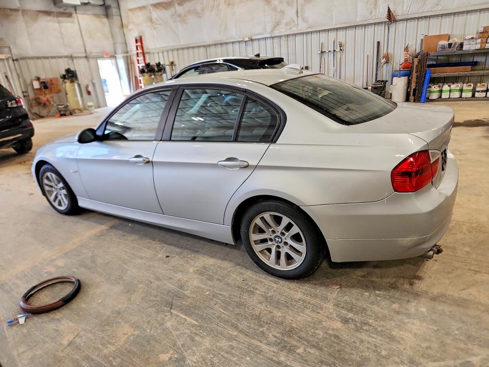 Photo 2 from auction – 2007 BMW 328 with VIN WBAVA33537KX77022