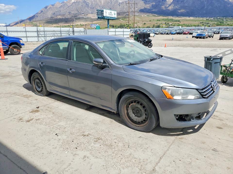 Photo 4 from auction – 2014 VOLKSWAGEN PASSAT with VIN 1VWAP7A31EC016597