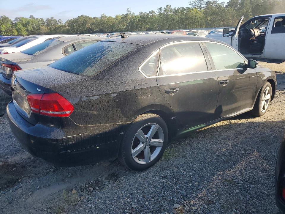 Photo 3 from auction – 2015 VOLKSWAGEN PASSAT with VIN 1VWAS7A31FC119647