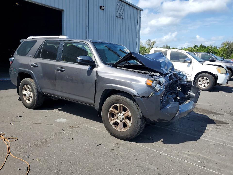 Photo 4 from auction – 2017 TOYOTA 4RUNNER with VIN JTEZU5JR5H5160505