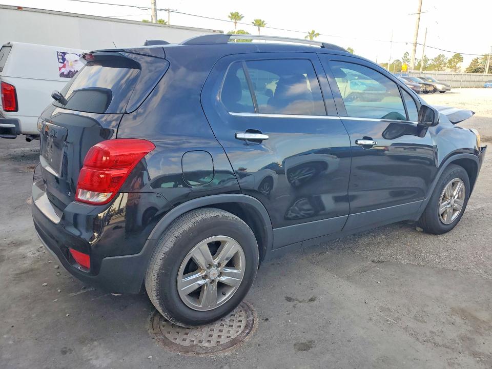 Photo 3 from auction – 2020 CHEVROLET TRAX with VIN KL7CJLSB4LB016136
