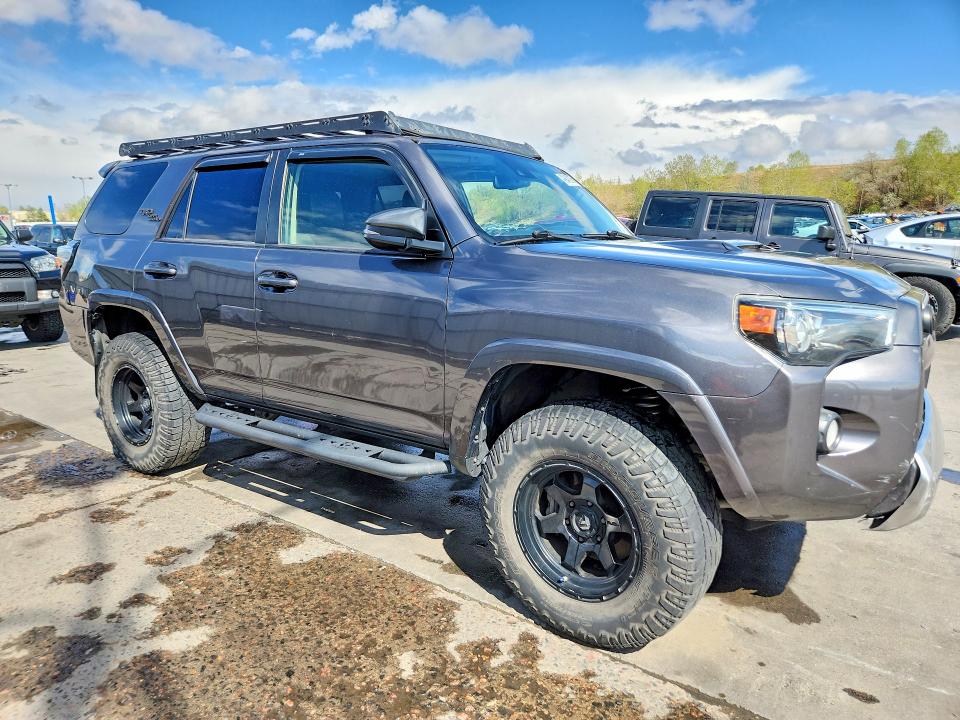 Photo 4 from auction – 2020 TOYOTA 4RUNNER with VIN JTEBU5JR5L5823341