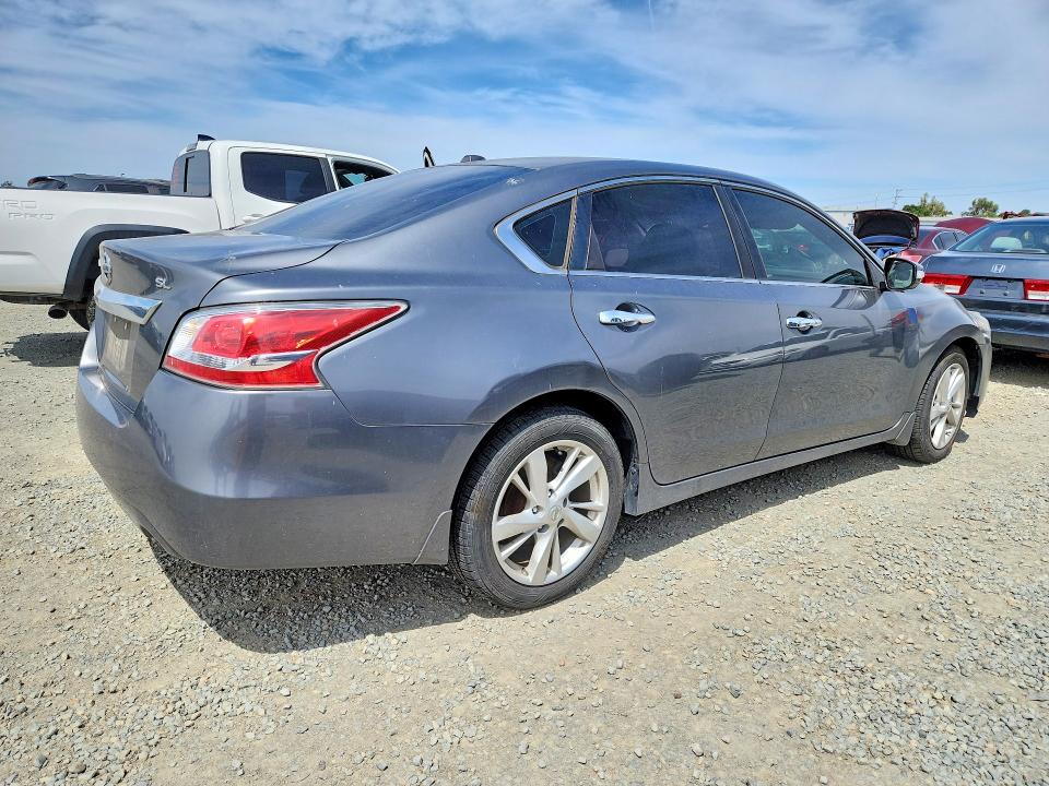 Photo 3 from auction – 2015 NISSAN ALTIMA with VIN 1N4AL3AP0FN907213