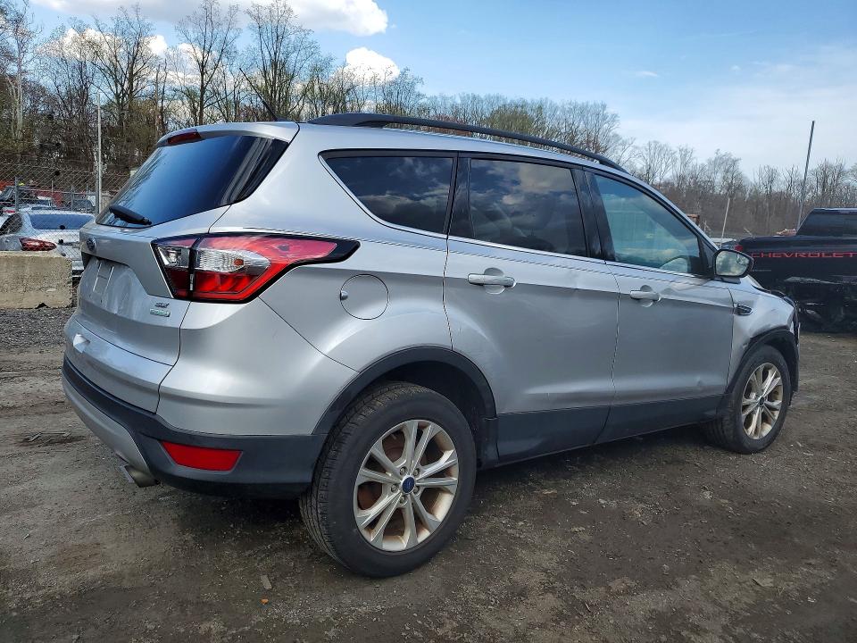 Photo 3 from auction – 2018 FORD ESCAPE with VIN 1FMCU0GD4JUC37073