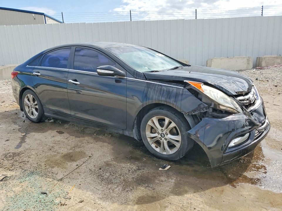 Photo 4 from auction – 2011 HYUNDAI SONATA with VIN 5NPEC4AC7BH107758
