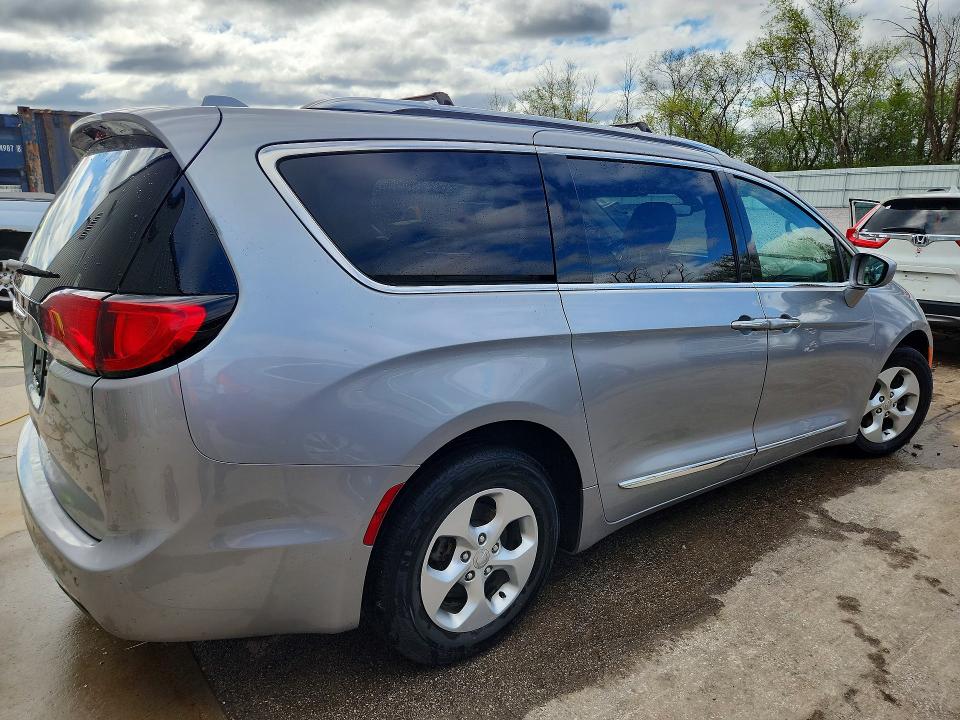 Фото 3 с аукциона – 2017 CHRYSLER PACIFICA с VIN 2C4RC1EG6HR822037