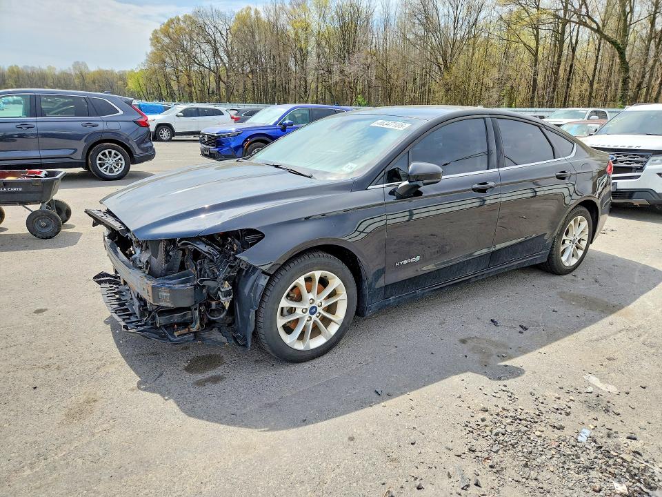 Zdjęcie 1 z aukcji – 2019 FORD FUSION z VIN 3FA6P0LU6KR158968