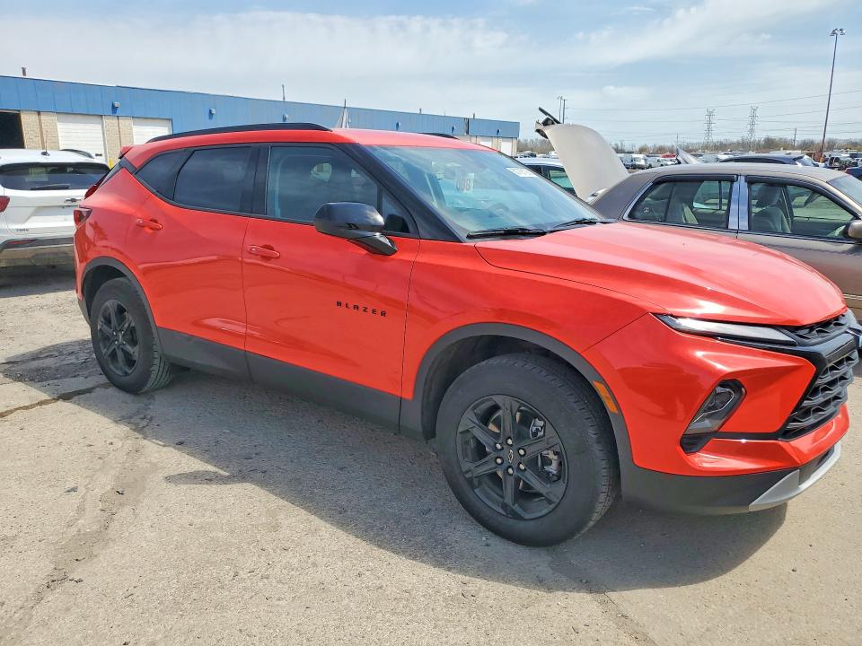 Photo 4 from auction – 2025 CHEVROLET BLAZER with VIN 3GNKBCR47SS124151