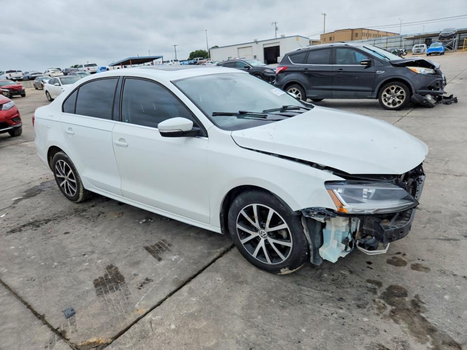 Photo 4 from auction – 2017 VOLKSWAGEN JETTA with VIN 3VWDB7AJXHM336269