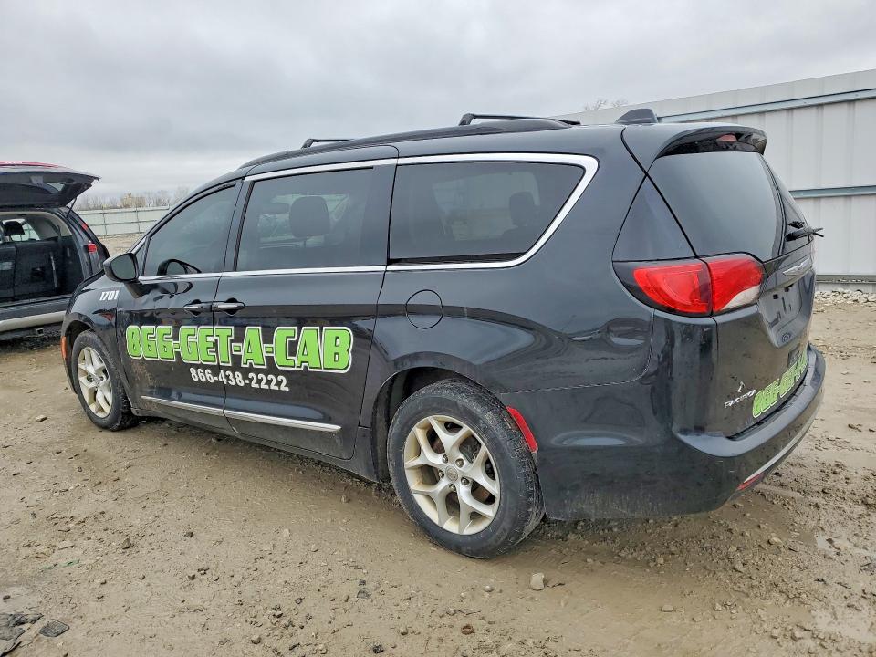 Photo 2 from auction – 2017 CHRYSLER PACIFICA with VIN 2C4RC1BGXHR579420