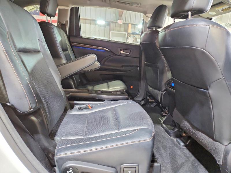 Photo 11 from auction – 2014 TOYOTA HIGHLANDER with VIN 5TDDKRFH2ES032322
