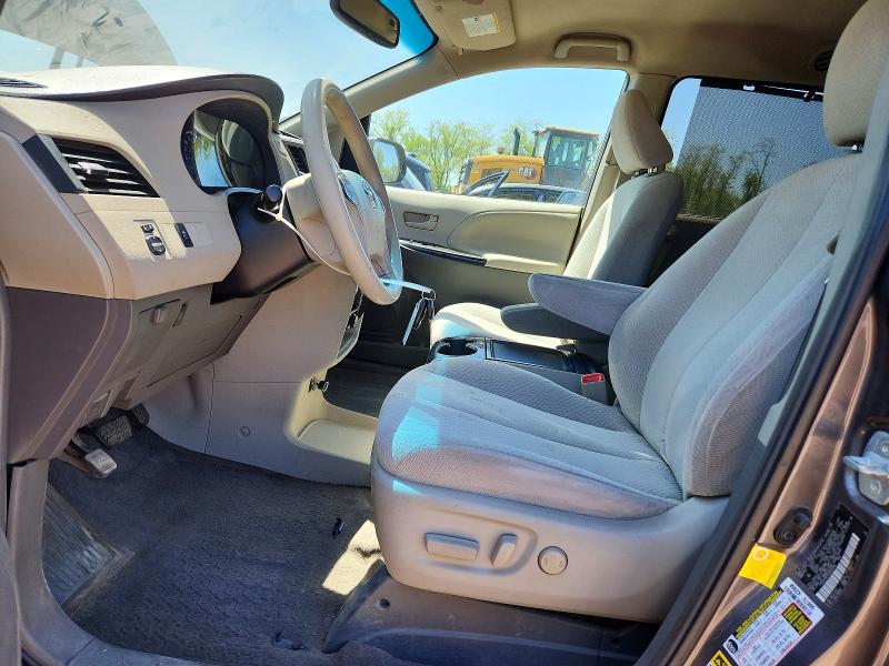 Photo 7 from auction – 2012 TOYOTA SIENNA with VIN 5TDJK3DC1CS035636