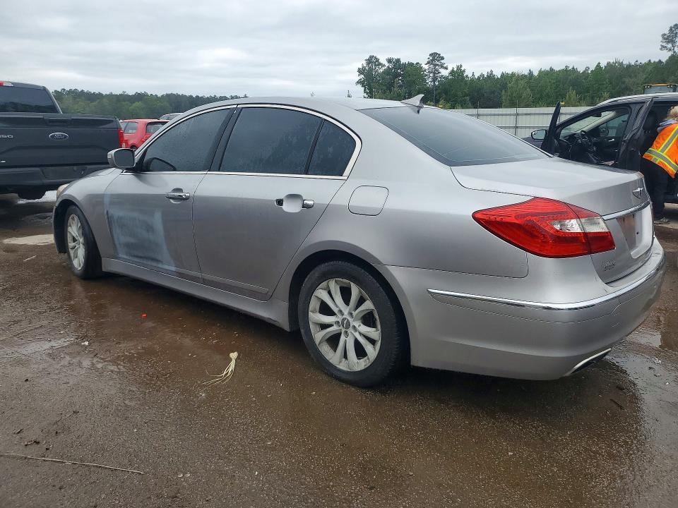 Photo 2 from auction – 2013 HYUNDAI GENESIS with VIN KMHGC4DD8DU247416