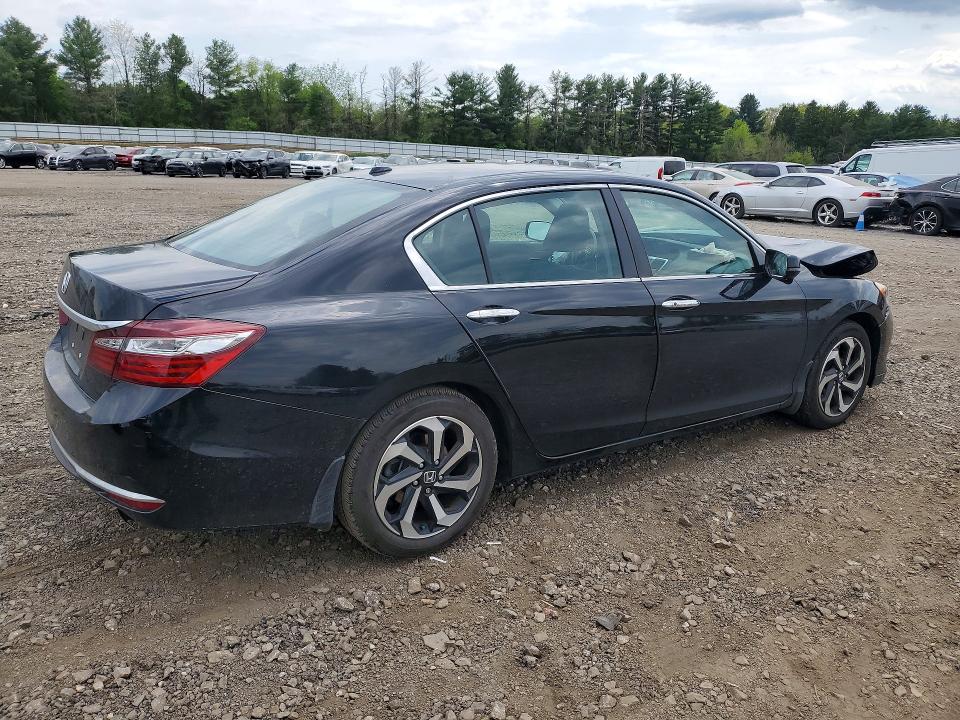 Photo 3 from auction – 2017 HONDA ACCORD with VIN 1HGCR2F74HA060731