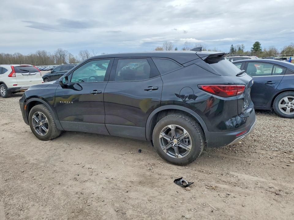 Photo 2 from auction – 2023 CHEVROLET BLAZER with VIN 3GNKBHR47PS172463