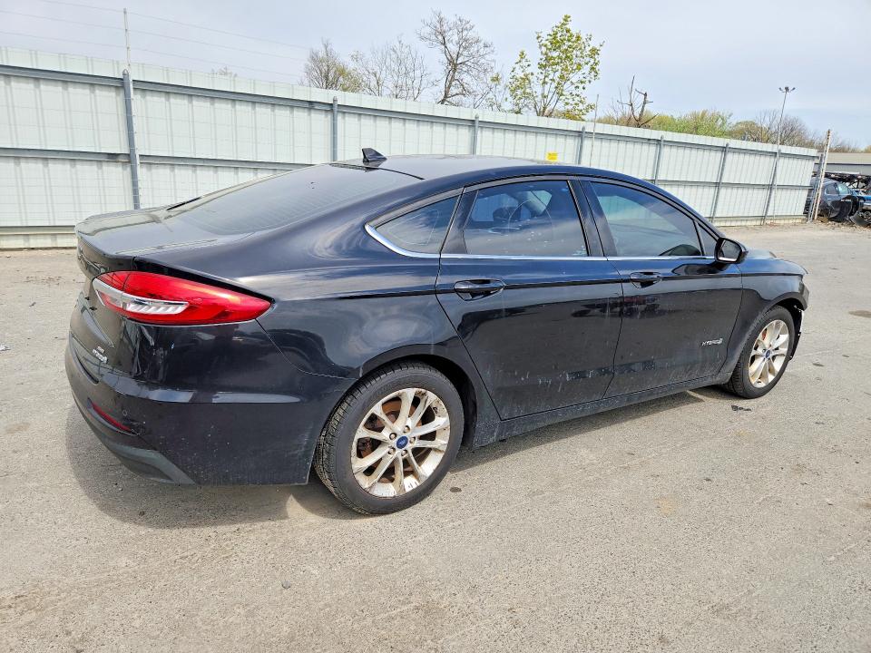 Photo 3 from auction – 2019 FORD FUSION with VIN 3FA6P0LU6KR158968