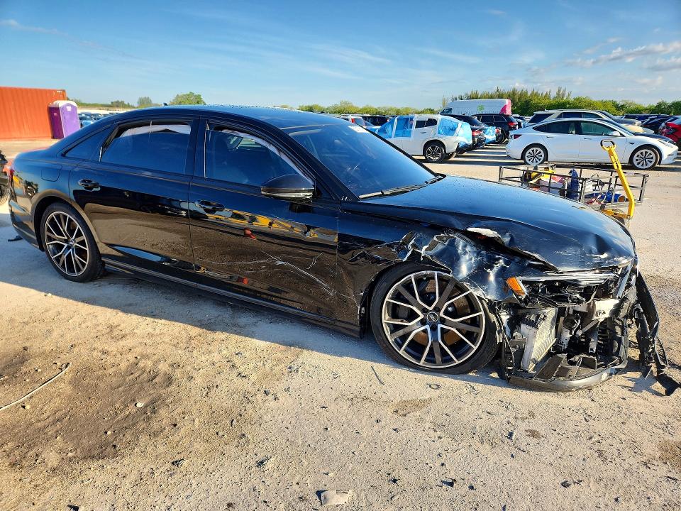 Photo 4 from auction – 2020 AUDI A8 with VIN WAU8EAF8XLN004052