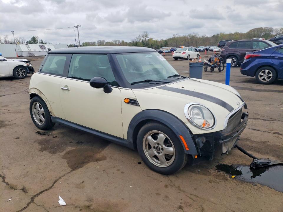 Photo 4 from auction – 2011 MINI COOPER with VIN WMWSU3C50BT096555