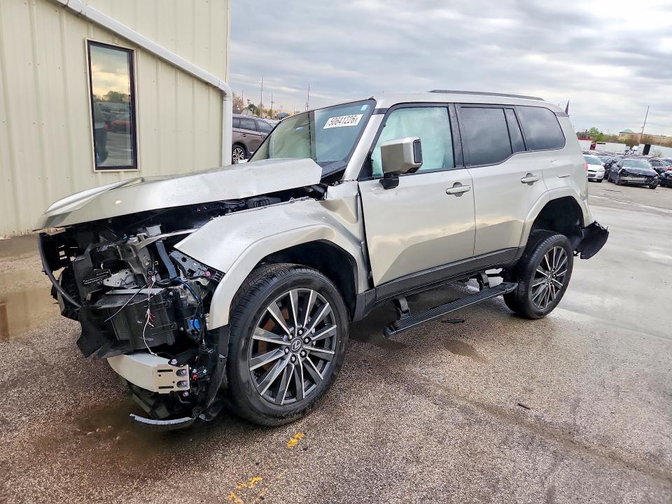 LEXUS GX 550 2026 with VIN JTJVBCDX5T5071692 - Photo from auction