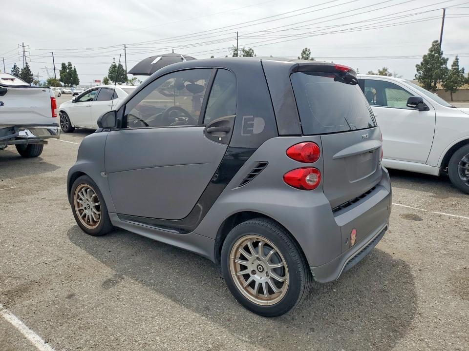Photo 2 from auction – 2014 SMART FORTWO with VIN WMEEJ9AA3EK729623