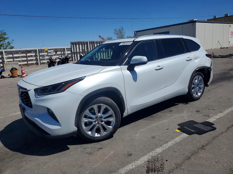 TOYOTA HIGHLANDER 2022 with VIN 5TDYZRAH2NS100834 - Photo from auction