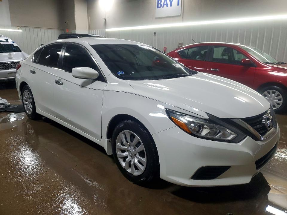 Photo 4 from auction – 2016 NISSAN ALTIMA with VIN 1N4AL3AP1GN321234