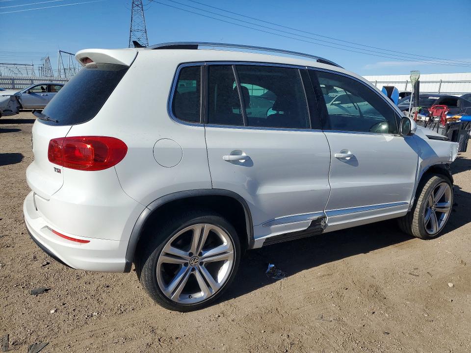 Photo 3 from auction – 2016 VOLKSWAGEN TIGUAN with VIN WVGAV7AX4GW074342