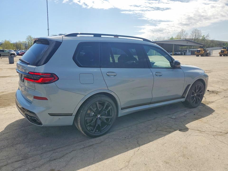 Photo 3 from auction – 2026 BMW X7 with VIN 5UX33EM01T9075431