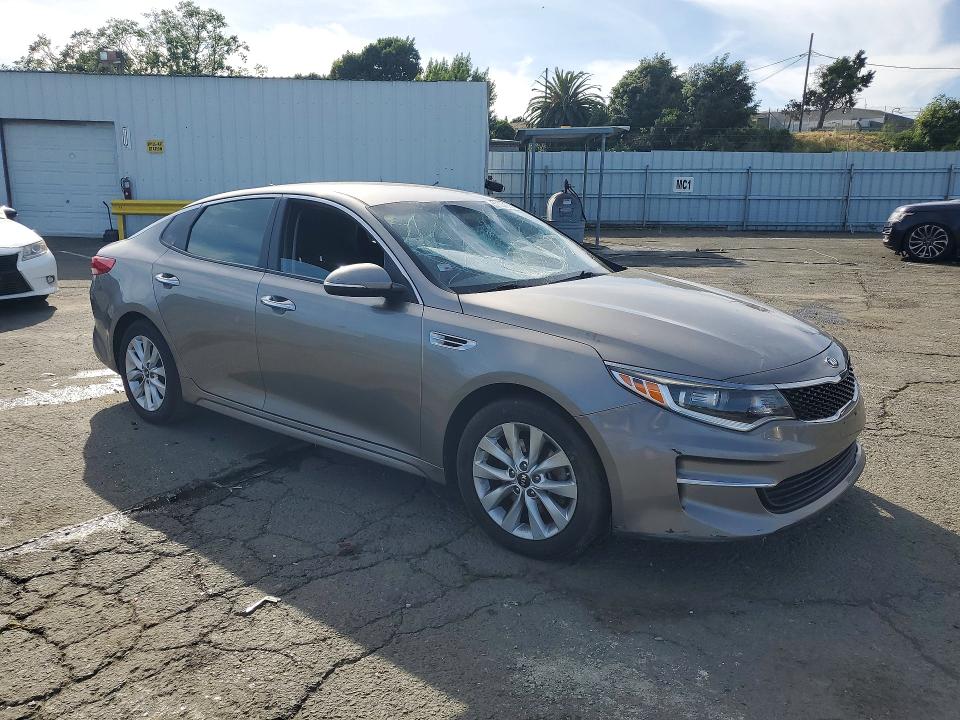 Photo 4 from auction – 2018 KIA OPTIMA with VIN 5XXGT4L36JG254234