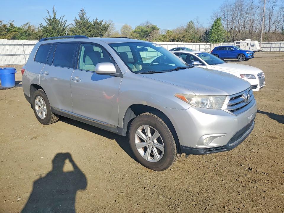 Photo 4 from auction – 2013 TOYOTA HIGHLANDER with VIN 5TDBK3EH6DS190554