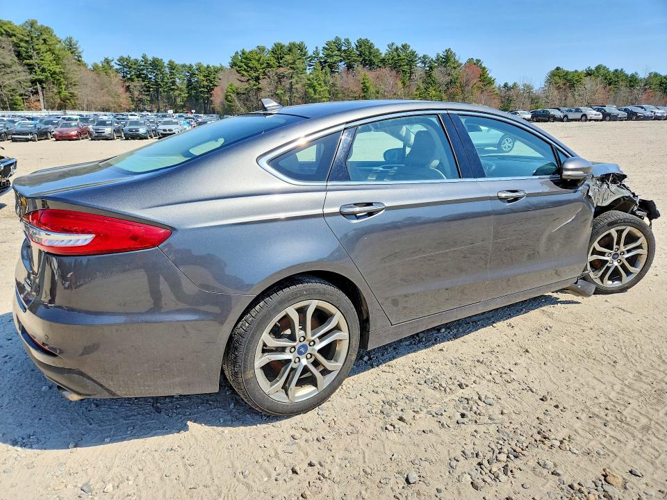 Photo 3 from auction – 2019 FORD FUSION with VIN 3FA6P0CD2KR224562