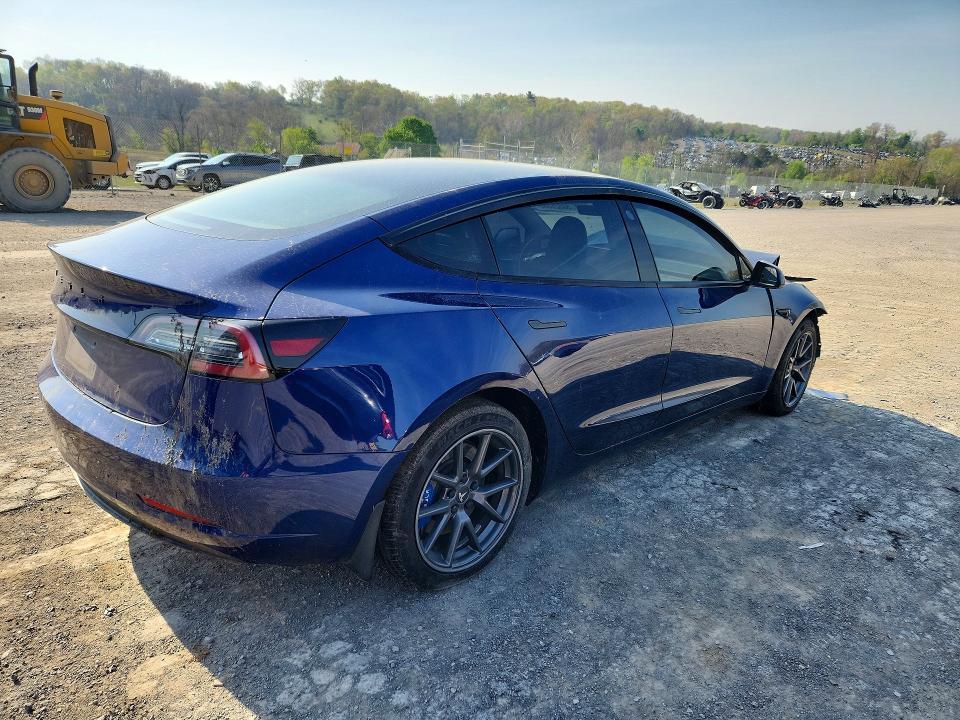 Снимка 3 от търг – 2023 TESLA MODEL 3 с VIN 5YJ3E1EA6PF397926